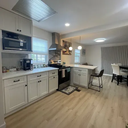 Newly Renovated Luxury 3-Bed 2-Bath Home with Easy Airport Access