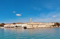 Top floor Apartment LiJan °4 with Heated  Pool & sea view