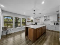 Charming 4-bedroom house in lovely Richland Hills Hotels in Richland Hills