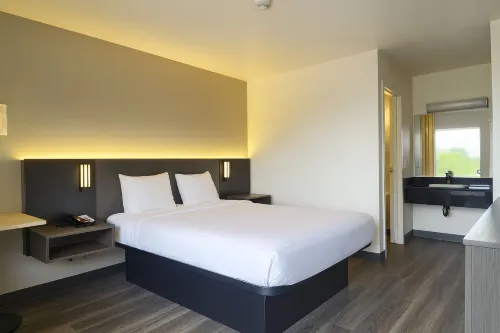 Motel 6 Roseville, MN - Minneapolis North Hotels in Roseville