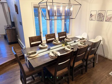 Pikes Peak Views • Sleeps 10• Hot Tub • Wood Fireplace • 5 Acre Retreat