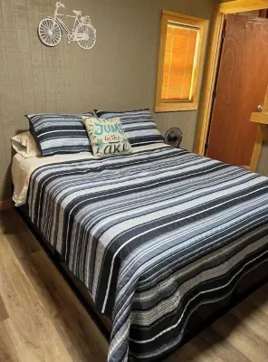 Handicap-Accessible Cabin Near Kirby Landing & Lake Greeson – Pet-Friendly