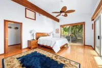Maka Nui Estate Private, Family Style Home , Newly Renovated