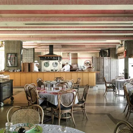 Hotel Al Bustan