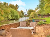 Historic House by River Nene & Beach Access - 4-Star