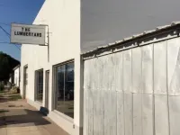 Marfa Space 1, Heart of Marfa! Walk to Main Street, Shops and Restaurants !!! Hotel di Marfa