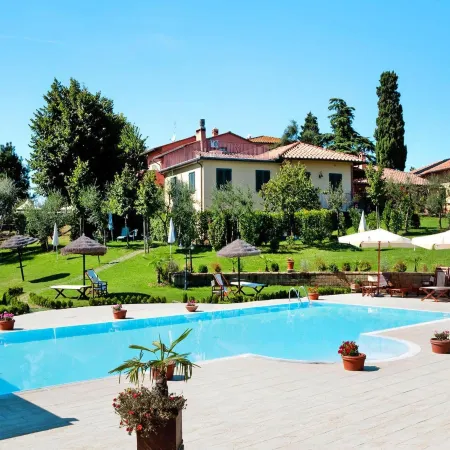 Apartment in Vinci with Pool & Wellness