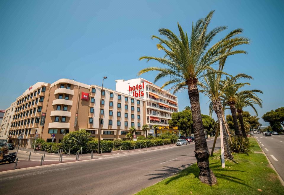 니스 해변과 프롬나드 데 장글레 풍경