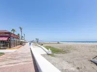 Sunny Apartment Near Paseo