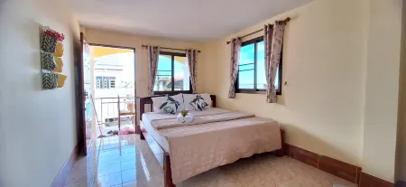 Sangthongrimkhong Hotel Отели в г. That Phanom