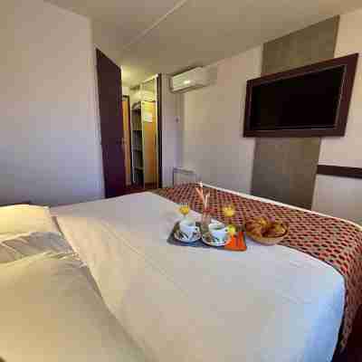 Brit Hotel Les Evens Rooms