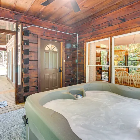 North Georgia Cabin w/ Hot Tub & Community Perks!