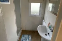 Caravan - Sleeps 10 - Pet Friendly - Parking