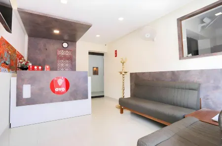 Hotel Prathiba Heritage Отели рядом с достопримечательностью «Пазхавангаэди Сри Маха Ганапати Темпл»