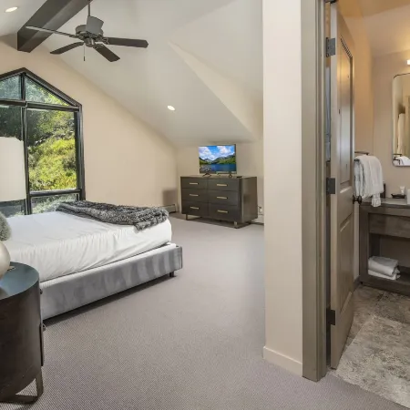 814 Eagle Dr. 4 Bedroom Home by RedAwning