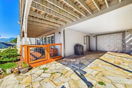 Black Sands Escape- Ocean and Range Views- Comfort