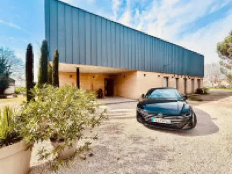 Provencal Villa with Garden & Pool