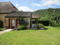 Cottage in Vézac with Pool & River Nearby