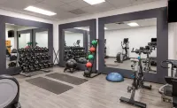 DoubleTree by Hilton Newark Penn Station - Gym