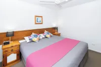 Poinciana Cottages Hotels in Burnt Pine