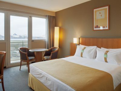 Holiday Inn Calais - Centre Car Ferry by IHG