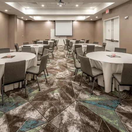 Holiday Inn & Suites MEMPHIS - WOLFCHASE GALLERIA by IHG