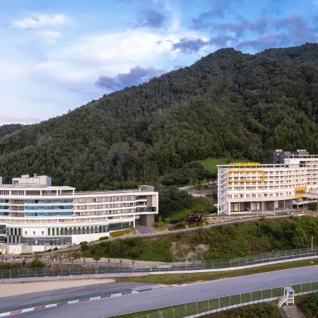 Take Hotel & Resort Inje Speedium Отели рядом с достопримечательностью «Собор Индже»