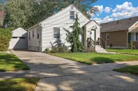 Always Morton 2 – Relax, Gather & Celebrate the Season in Muskegon