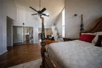 The Estate: 4-Br, 6000 SF