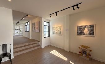 Modern Family House - 4 Bedrooms 5 Mins From Old Town With Gallery - Deja Home