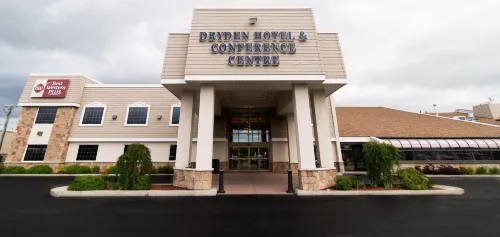 Best Western Plus Dryden Hotel  Conference Centre - parking