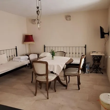 La Casa Nostra Apartments