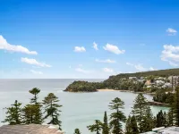 Apartment with Pool Access, a minute to the Beach