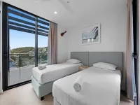Luxe Beachfront 2-Bed With Gym, Pool & Views - Homestays