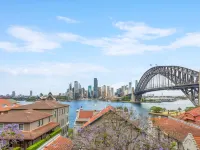 Boutique 2-Bed with Stunning Sydney Harbour Views Hotels in Kirribilli