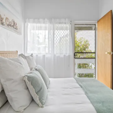 Chic 2-Bed Cabin-Style Home by Mooloolaba Beach