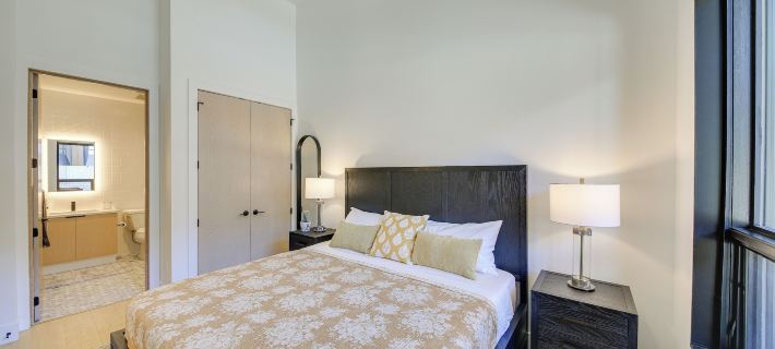 Luxe Schweitzer Condo w/ Hot Tub: Ski-in/Ski-Out! Hotele w: Sandpoint