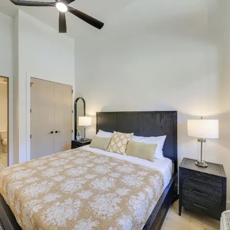 Luxe Schweitzer Condo w/ Hot Tub: Ski-in/Ski-Out!