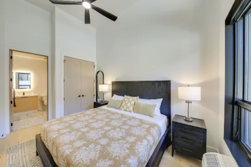 Luxe Schweitzer Condo w/ Hot Tub: Ski-in/Ski-Out! - Apartments