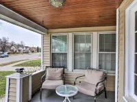 Lakewood Home w/ Yard ~ 8 Mi to Cleveland! Hotels in Lakewood