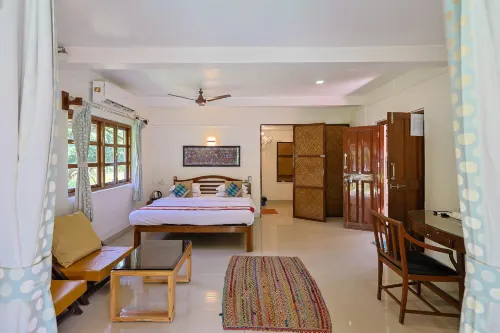 Sidz Cottage Hotels in Akshi
