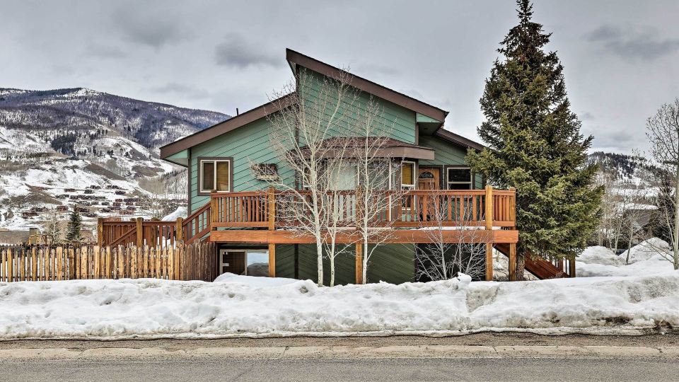Silverthorne Ski Base w/ Mtn Views: Walk to Trails