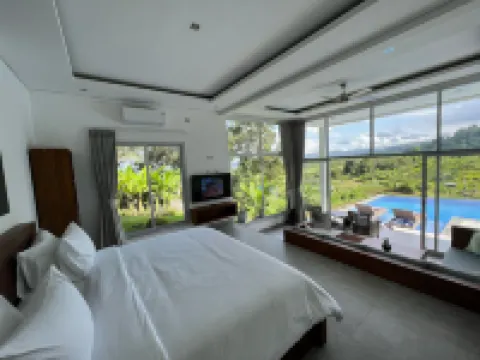 Villa Di Bias Hotels near قصر تيرتا جانجا