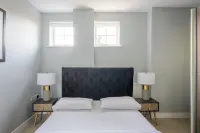 Luxurious Private One Bedroom Apartment - Parkplatz