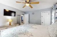 2 Mi to Beach! Hot Tub Haven in Michigan City - Homestays