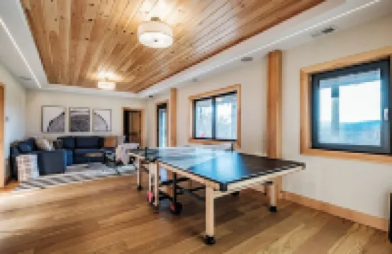 Mtn View, Sleeps 20, Hot Tub, Firepit, Wood Stove, Theater, Workspace, Bar, Gym