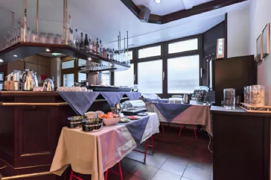 Smart Stay Hotel Station