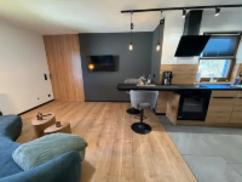 Cozy apartment on a quiet south-facing slope in close proximity to nature 諾伊舍瑙酒店