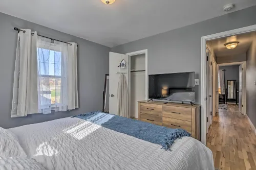 Charming Family Home ~ 4 Mi to Granite Peak!