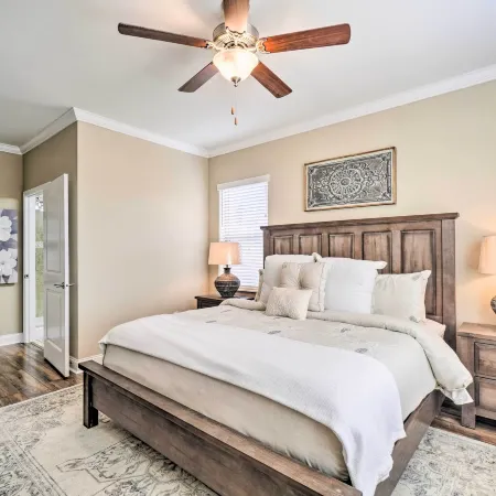 Chic Townsend Condo w/ Saltwater Pool! Hotels in Townsend